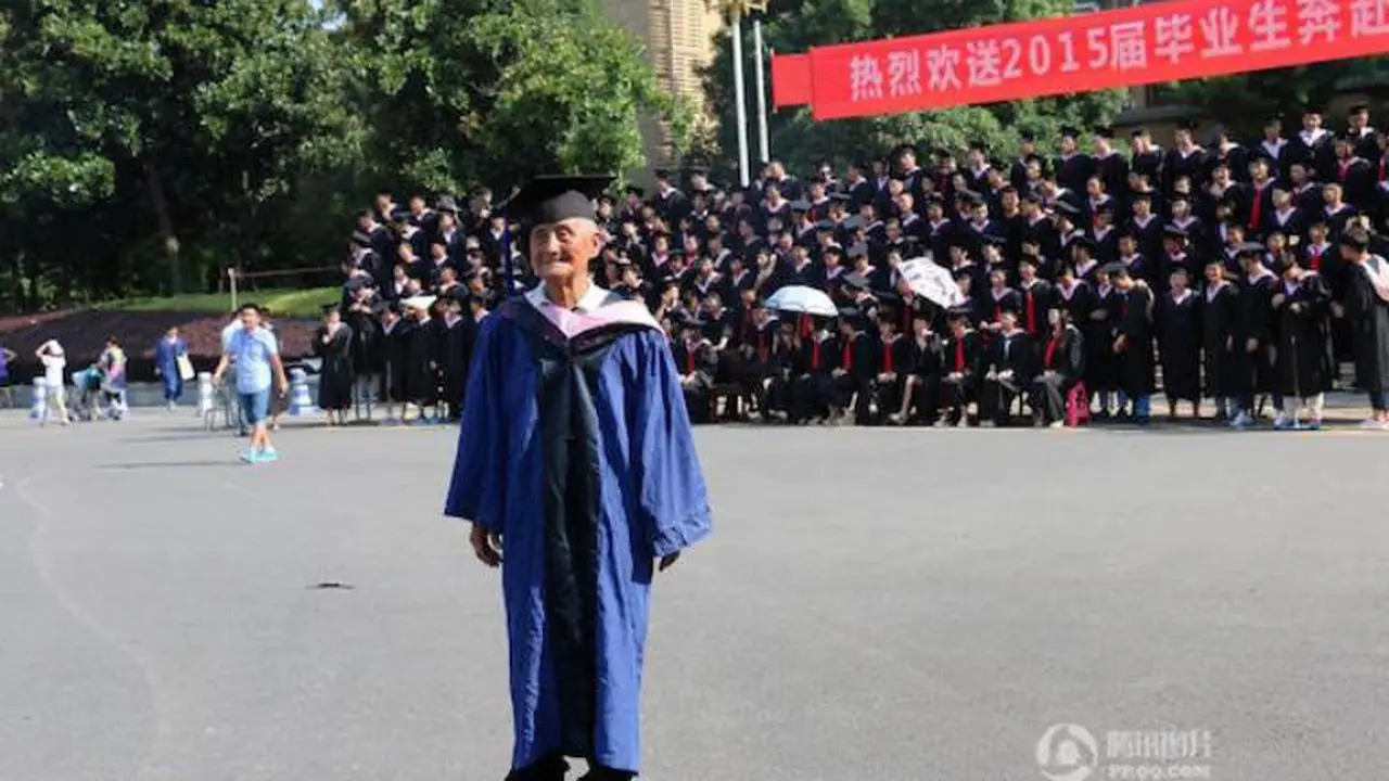 10 Tahun Kuliah Tenis, Mahasiswa 84 Tahun Akhirnya Diwisuda