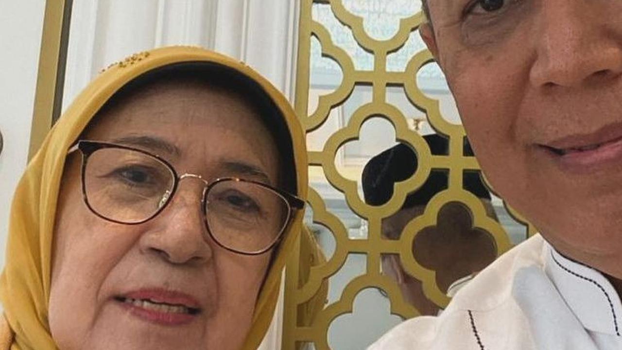 Di usia nya yang tak lagi muda, sang ibu justru terlihat tetap cantik dan sehat.&nbsp;<br>