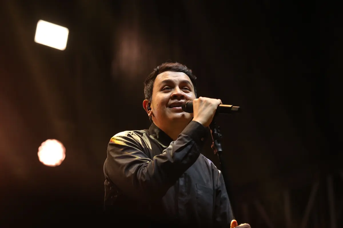 Tulus yang Rendah Hati, Disambut Hangat 15 Ribu Penonton di KapanLagi ...