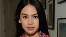Tampilan Maudy Ayunda terlihat fresh dan flawless berkat pulasan MUA Kun Soo bernuansa soft nude pink [@kunsoomakeupartist]