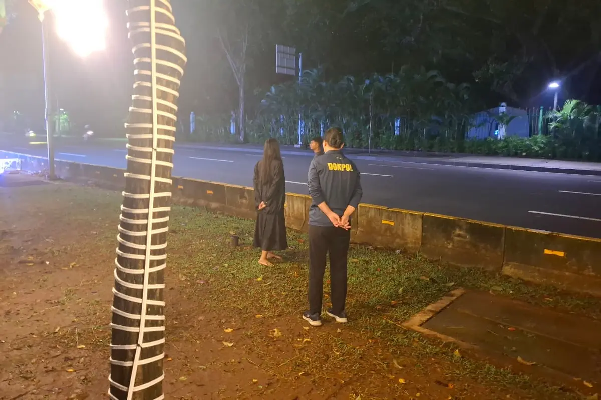 Perempuan berinisial JSLP (20) diduga hendak bunuh diri di depan Istana Merdeka, Jalan Medan Merdeka Utara, Jakarta Pusat, Minggu 22 Maret 2026 malam (Istimewa)