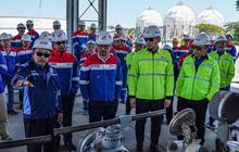 Pastikan Sarfas Prima Untuk Layanan Masyarakat, Dirut Pertamina Patra Niaga Cek Terminal LPG