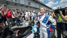 Penyanyi Lady Gaga berpose usai keluar dari kokpit mobil balap saat acara pembukaan kejuaraan Indianapolis 500 tahun 2016 di Indianapolis Motor Speedway, Amerika (29/5). (REUTERS/Thomas J. Russo-USA TODAY Sports)