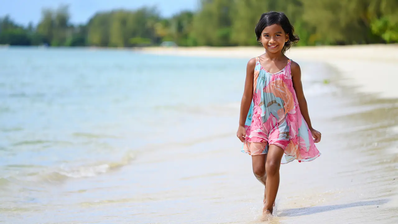 Model Baju Anak untuk Liburan ke Pantai (Foto: Reve Art AI)
