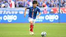 Pemain Yokohama Marinos, Riku Yamane menggiring bola saat laga J League pada 29/04/2023. (Dok. J-League)