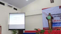 Kepala BKKBN Hasto Wardoyo membocorkan tahapan penguasaan ilmu dan keterampilan yang dia terapkan kepada peserta kuliah umum mahasiswa dan mahasiswi baru STKIP Muhammadiyah Bangka Belitung pada Kamis malam, 12 September 2019 (Aditya Eka Prawira/Liputan6.com)