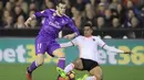 Gareth Bale masuk menggantikan James Rodriguez untuk menambah daya gedor Real Madrid, namum pertahanan rapat dari pemain Valencia membuat Madrid kesulitan. (AP/Alberto Saiz)