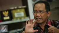 Kepala Lapan Thomas Djamaluddin memberikan penjelasan saat wawancara khusus dengan Liputan6.com di Gedung LAPAN, Jakarta, Rabu (13/1/2016). (Liputan6.com/Faizal Fanani)
