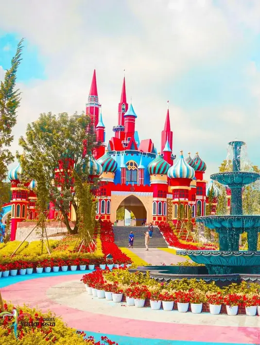 Dewi Perssik (Instagram/florawisata_dcastello)