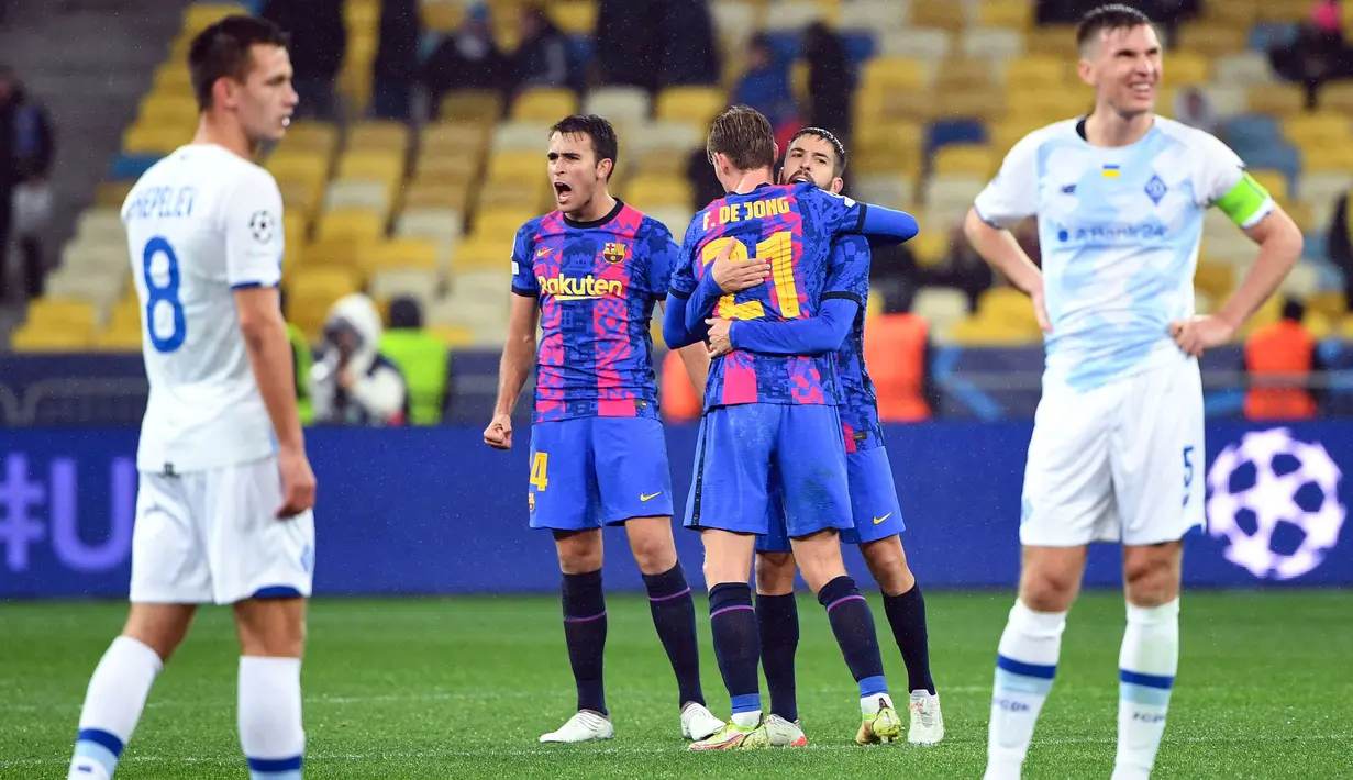 Kemenangan tipis tersebut berhasil membuat Barcelona naik ke peringkat kedua klasemen sementara Grup E dengan raihan enam poin. Sementara itu, Dynamo Kiev semakin tenggelam di dasar klasemen dengan koleksi satu poin. (AFP/Sergei Supinsky)
