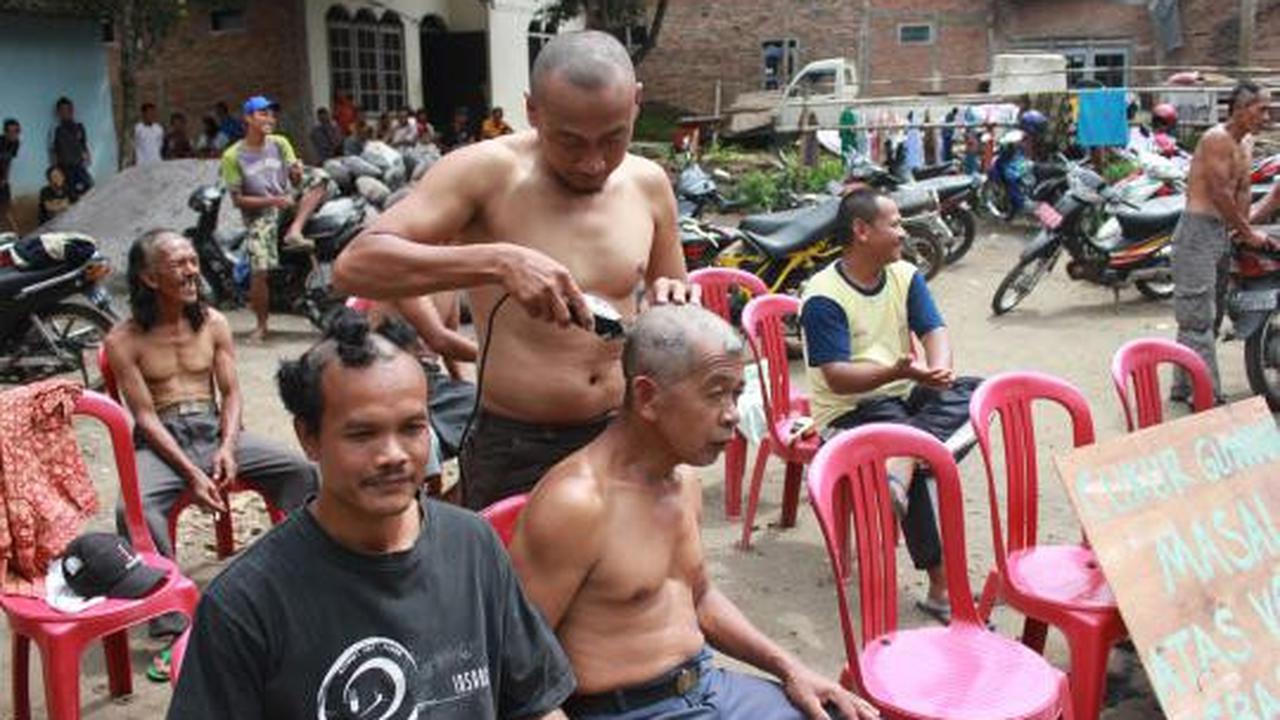 2 Terdakwa kasus bambu bebas, warga Magelang cukur gundul massal
