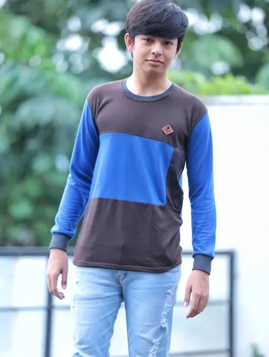 Banyaknya melakukan syuting di luar ruangan, membuat kulit remaja 16 tahun itu sedikit menghitam. Bagi Angga, itu tidak dijadikan masalah demi memuaskan penontonnya. (Adrian Putra/Bintang.com)