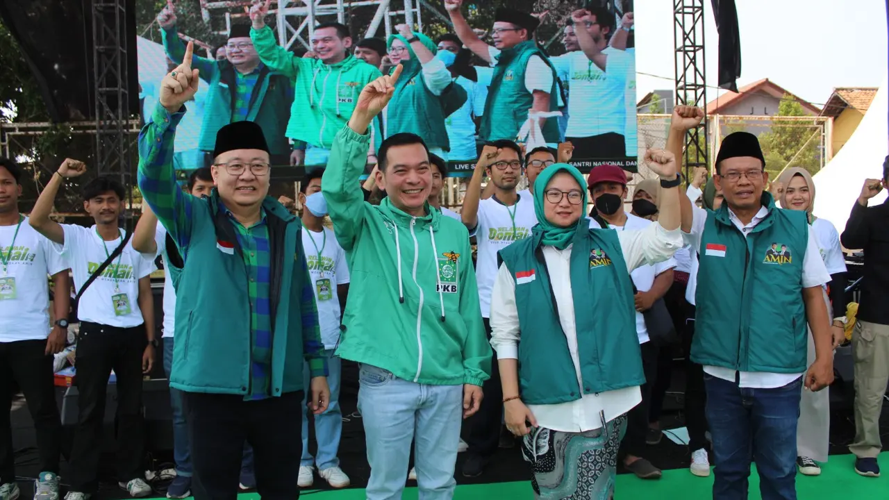 DOMAIN atau Dobrak Menangkan AMIN resmi menjadi sebuah organisasi relawan yang berkomitmen untuk memenangkan calon presiden Anies Baswedan dan Wakil Presiden Muhaimin Iskandar. Peresmian itu dilakukan di Lapangan Sukatani di Jagakarsa, Jakarta pada Sabtu
