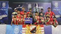 Tim UNI Bandung juara kategori U-9 di ajang Jabar Junior League Grassroots Championship 2025. (Bola.com/Erwin Snaz)
