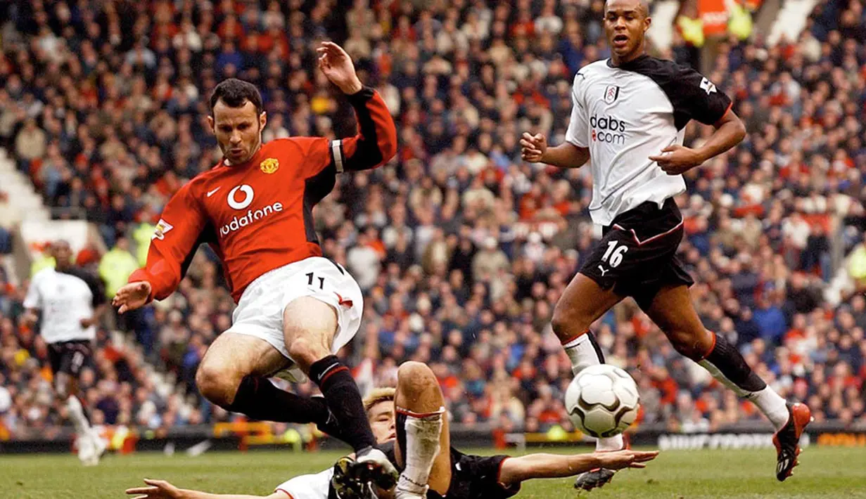 Meski laga perdan berlangsung mengecewakan, namun karier Giggs bersama MU sangat cemerlang. Dirinya sukses  mencetak 155 gol dari 880 penampilan pada semua laga. (AFP/Paul Barker)