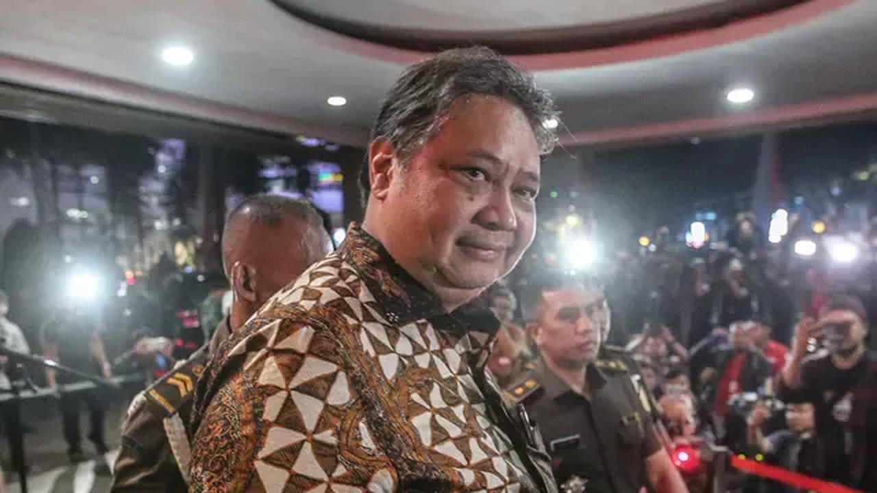 Selanjutnya, Turki juga mewajibkan eksportir membawa pulang DHE ke dalam negeri. Selain itu, para eksportir diwajibkan untuk mengonversi 80 persen DHE dalam bentuk Lira.