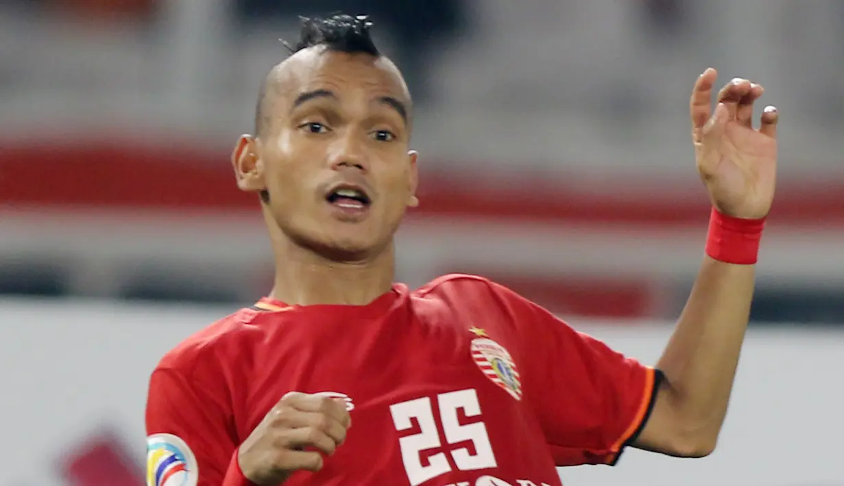 Gelandang Persija Jakarta, Riko Simanjuntak, saat melawan Shan United pada laga Piala AFC 2019 di SUGBK, Jakarta, Rabu (15/5). Persija menang 6-1  atas Shan United. (Bola.com/M Iqbal Ichsan)