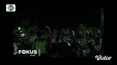 Kedatangan anggota polisi tersebut untuk menangkap para pelaku pemerasan dan pengancaman terhadap seorang warga.