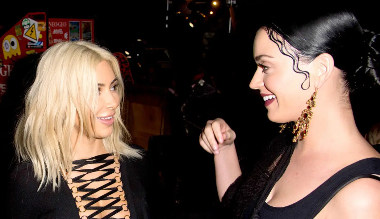 Katy Perry mengatakan bahwa Kris Jenner adalah orang penting baginya. Untuk Katy, Kris miliki humor yang keren dan sangat keibuan. (Stephane Cardinale/Corbis via Getty Images)