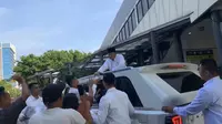 Momen Prabowo Bagi-Bagi THR Usai Salat Idul Adha 2025 di Masjid Istiqlal
