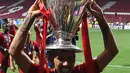 Firmino meneken kontrak tiga tahun bersama klub asal Jeddah itu.  (AFP/Paul Ellis)