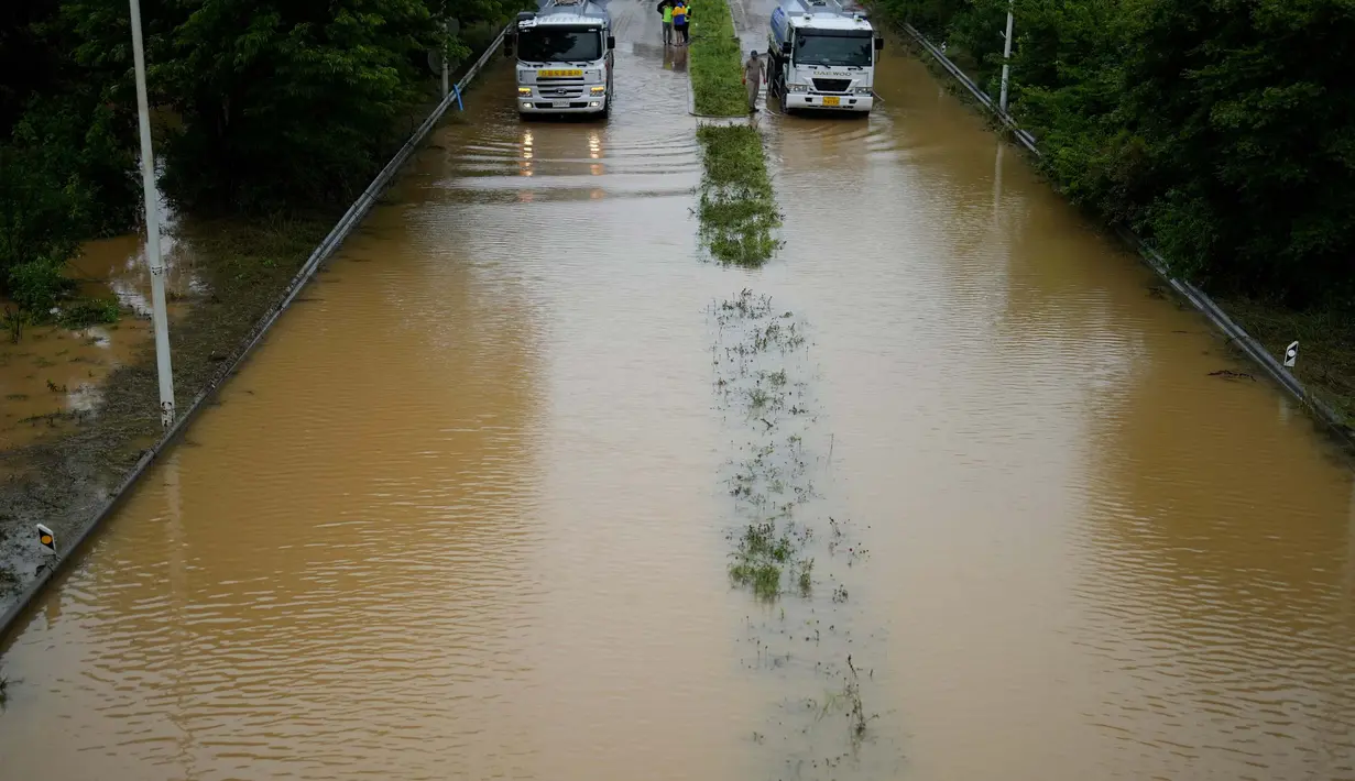 Badan Meteorologi Korea Selatan mengatakan jumlah total hujan yang turun di Paju dari tengah malam hingga Kamis 18 Juli 2024 pukul 6 pagi mencapai 143,5mm. (AP Photo/Lee Jin-man)