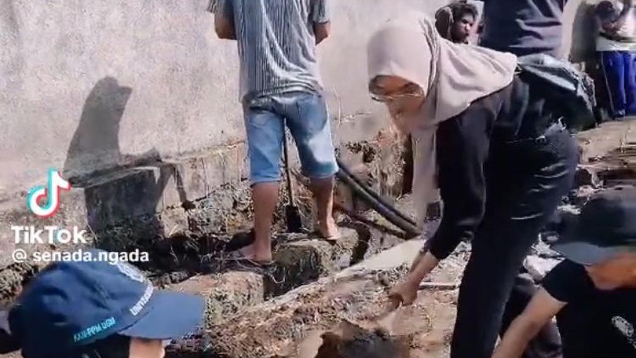 Momen Perpisahan Mahasiswa KKN UGM dengan Warga Desa di NTT Ini Viral, Bikin Haru