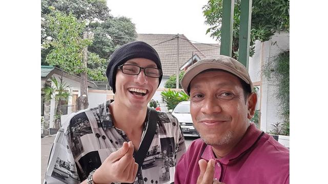 6 Potret Dylan Carr Kembali ke Lokasi Syuting, Dipeluk Angela Gilsha