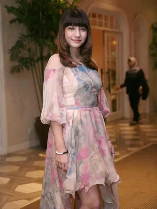 "Karena kita juga kasian sama Cassie dan akhirnya Cassie kita tenangkan dan dia satu jam histeris terus. Sambil menunggu pak Ustadz dateng dan akhirnya Puji Tuhan pak Ustadnya datang dan akhirnya Cassie tenang,” tambah Randy. (Nurwahyunan/Bintang.com)