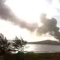 Gunung Anak Krakatau mengalami erupsi dengan kolom letusan teramati sekitar 300 meter di atas puncak, Jumat (15/12/2023), pukul&nbsp;06.58 WIB. (Liputan6.com/ Dok Magma ESDM)