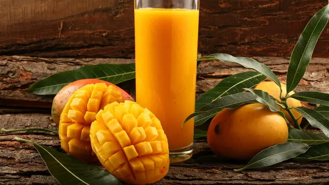 ilustrasi manfaat minum jus mangga setiap hari, bisa meningkatkan sistem imun/SAM THOMAS A/shutterstock