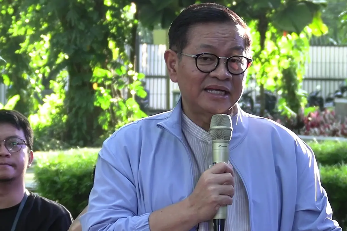 Gubernur Jakarta Pramono Anung berbincang dengan awak media di Taman Suropati, Menteng, Jakarta Pusat, Rabu (24/4/2025) (Istimewa)