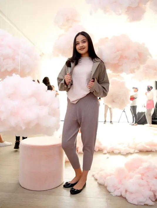 Lebih lanjut, Syifa Hadju juga mengatakan, yang membuat nyaman belanja di Duma Home, selain menyediakan kebutuhan fesyen, Duma Home juga menyediakan beragam pilihan produk untuk kebutuhan wanita (Nurwahyunan/Bintang.com)