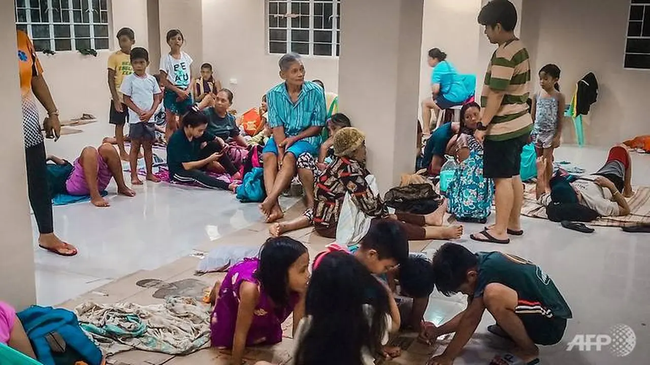 Kondisi pengungsi usai badai topan di Filipina pada hari Natal.