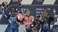 Marc Marquez (tengah) memenangkan MotoGP Jerez 2019, Minggu (5/5/2019). Dia diapit Alex Rins dan Maverick Vinales. (AFP/Jorge Guerrero)