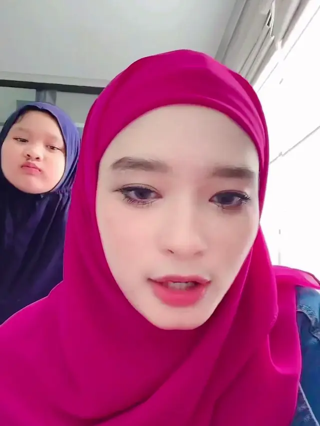 [Fimela] Inara Rusli dan Starla