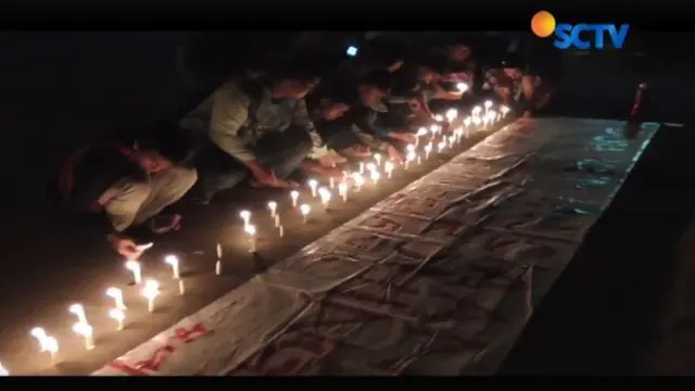 Mahasiswa Universitas Islam Negeri Sultan Maulana Hasanudin Banten menggelar doa bersama dan bakar lilin terkait tragedi Rohingya.