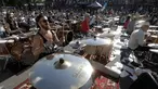 Ratusan drumer berkolaborasi dalam acara Baltic Drummers' Summit di Riga, Latvia, (10/7). Pertunjukan ini diikuti oleh para drumer dari segala kalangan dan umur. (REUTERS/Ints Kalnins)
