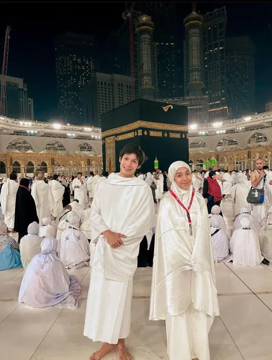 Dinda Kirana dan Naufal Samudra baru saja melakukan umrah bareng.