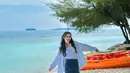 Sekilas tampak sederhana, penampilan Ayu satu ini dilengkapi dengan sandal Hermes ‘Oran’ yang diperkirakan harganya mencapai Rp12 jutaan.  [@ayutingting92].