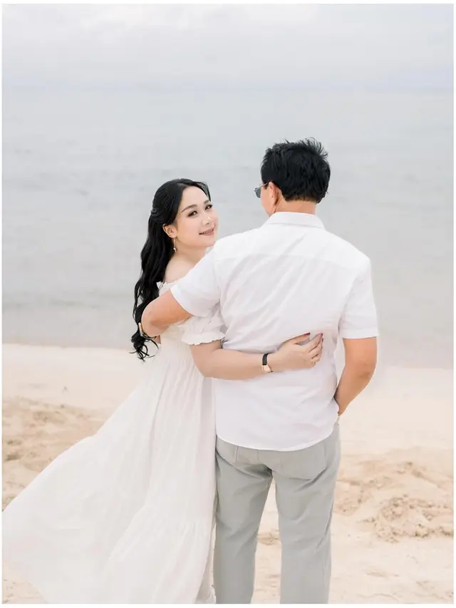 6 Potret Baby Bump Puput Nastiti Devi Istri Ahok, Dikabarkan Hamil Anak Ketiga