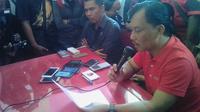  Arief Wicaksono membacakan surat pengunduran diri sebagai Ketua DPRD Kota Malang (Liputan6.com/ Zainul Arifin)