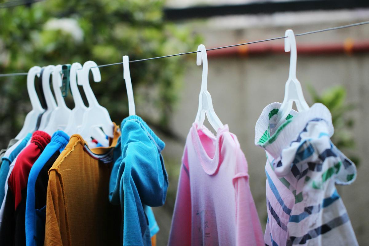 Jemuran Baju di Luar