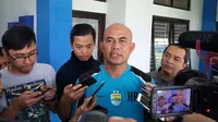 Asisten pelatih Persib, Herrie Setyawan. (Bola.com/Erwin Snaz)