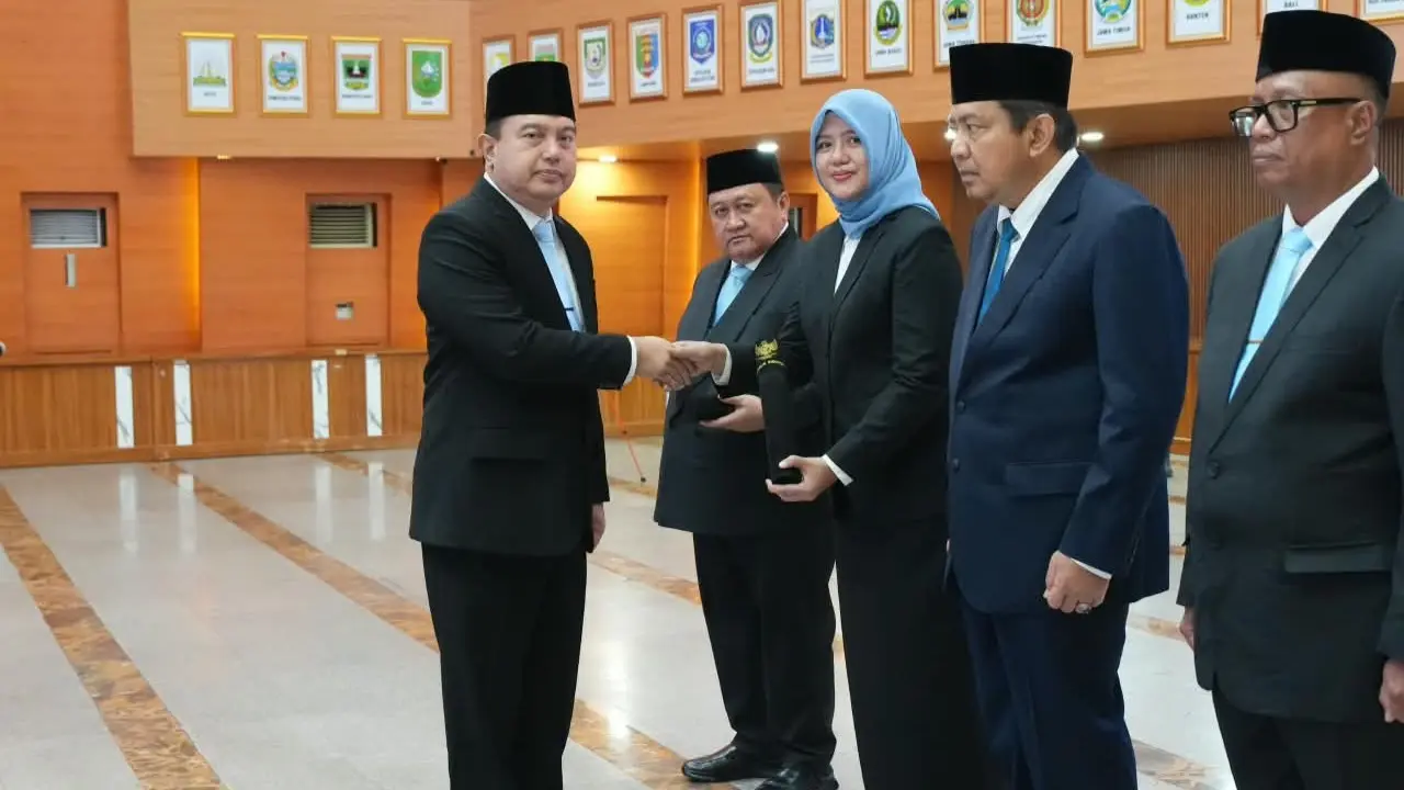 Sekretaris Jenderal (Sekjen) Kementerian Dalam Negeri (Kemendagri) Tomsi Tohir melantik empat pejabat pimpinan tinggi pratama di Gedung Sasana Bhakti Praja (SBP) Kemendagri, Jakarta.