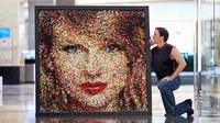 Penyanyi Taylor Swift mendapat hadiah super 'manis', yang terbuat dari belasan ribu permen..