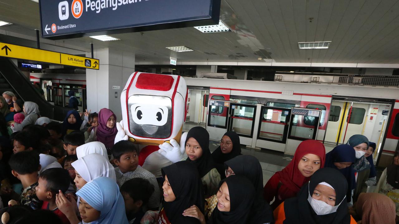 Cerita Pekerja Cibubur: Perjalanan 2 Jam, 3 Moda Transportasi, dan Biaya Rp1,4 Juta per Bulan