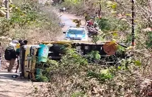 Truk Terbalik di Lembata NTT, 5 Orang Tewas Tertimbun Pasir