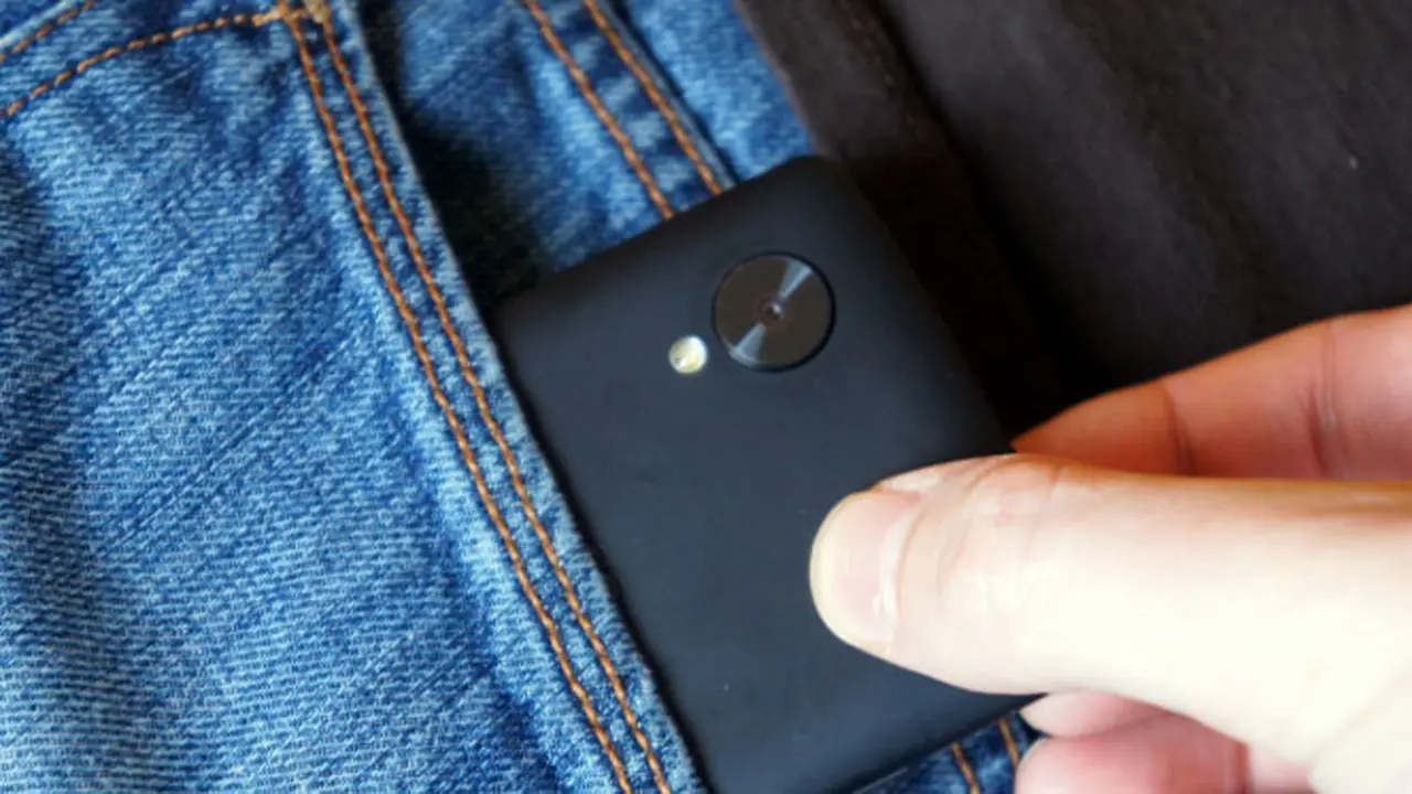 Nyolong Handphone, Pencuri Ini Kirim `SMS Mesum` ke Ibu Korban
