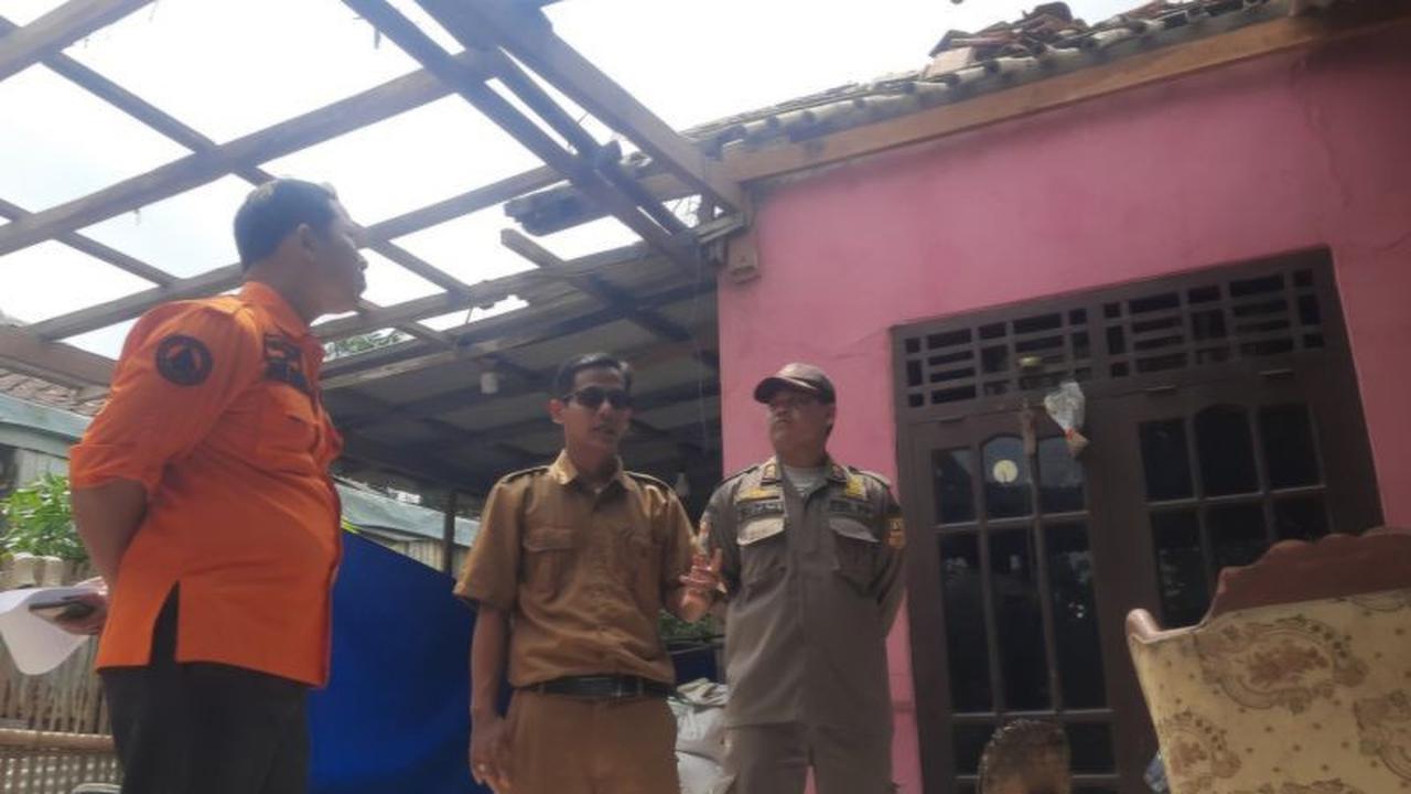 Angin Puting Beliung Bekasi Rusak 27 Rumah di Dua Desa, Warga Diimbau Waspada